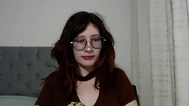 Snapshot of mariana124- chatting on 02-04-25, 10:34 mariana124- online show from 02-04-25, 10:34