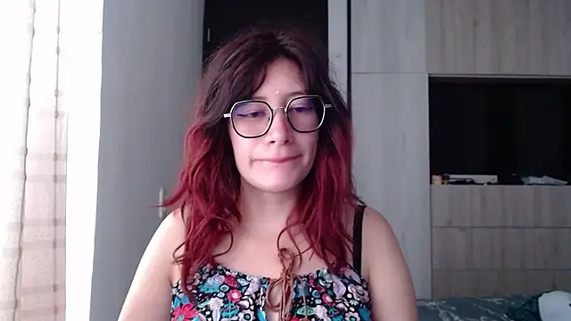 Snapshot of mariana124- chatting on 02-08-25, 03:42 mariana124- online show from 02-08-25, 03:42