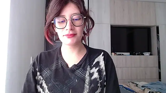 Snapshot of mariana124- chatting on 02-09-25, 01:25 mariana124- online show from 02-09-25, 01:25