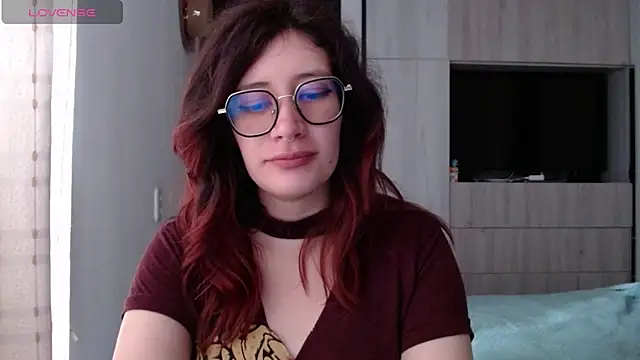 Snapshot of mariana124- chatting on 02-22-25, 03:47 mariana124- online show from 02-22-25, 03:47