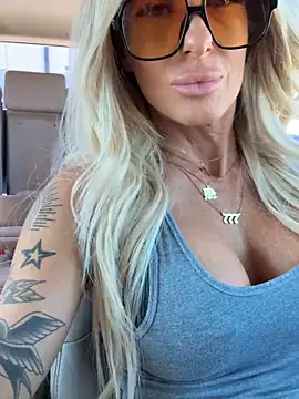 Snapshot of blondiluvsanal chatting on 10-10-25, 08:08 blondiluvsanal online show from 10-10-25, 08:08