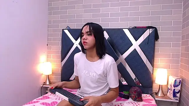 AndreaGil  online show from 12-24-24, 12:33