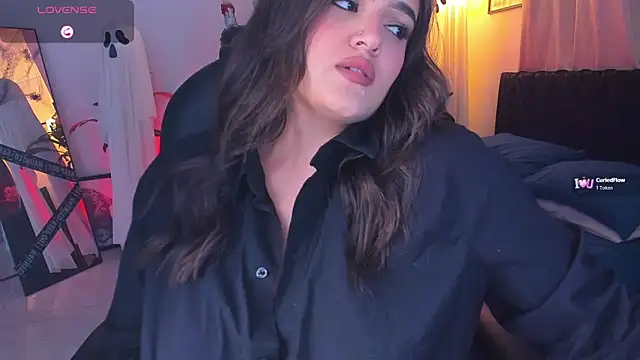 ellarosee  online show from 10-21-25, 06:19