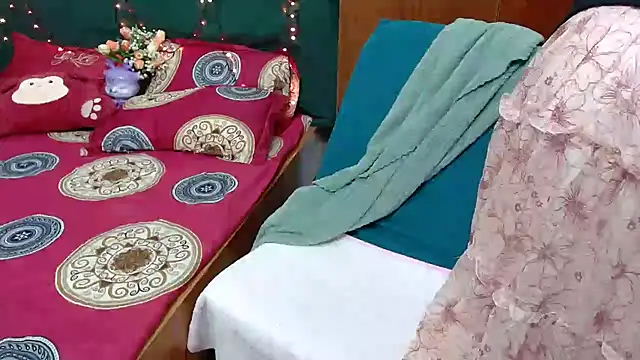 Snapshot of Cindy--Cici chatting on 02-22-25, 01:11 Cindy--Cici online show from 02-22-25, 01:11