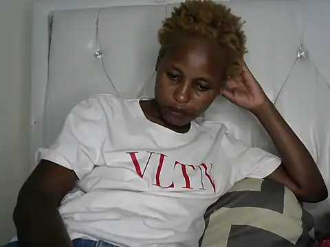 Snapshot of Candykitten chatting on 02-03-25, 04:20 Candykitten online show from 02-03-25, 04:20