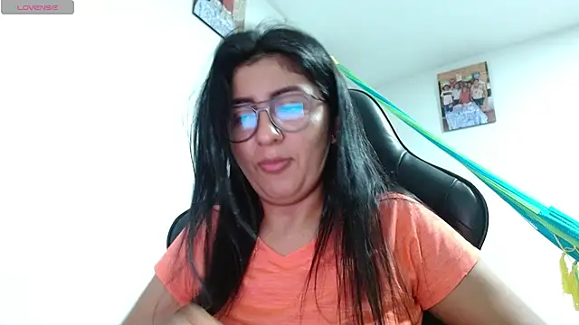 Snapshot of danna_peterson1 chatting on 02-18-26, 11:44 danna peterson1 online show from 02-18-26, 11:44