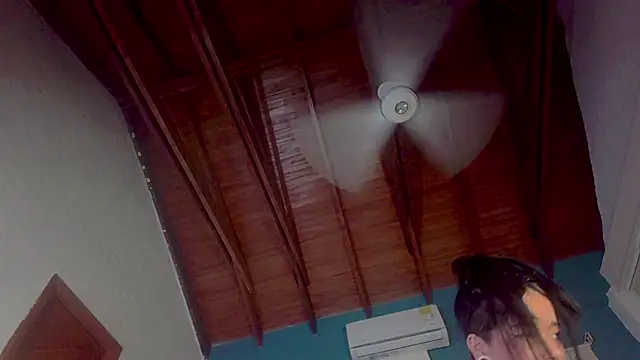 Snapshot of ariana-white- chatting on 10-09-25, 10:24 ariana-white- online show from 10-09-25, 10:24