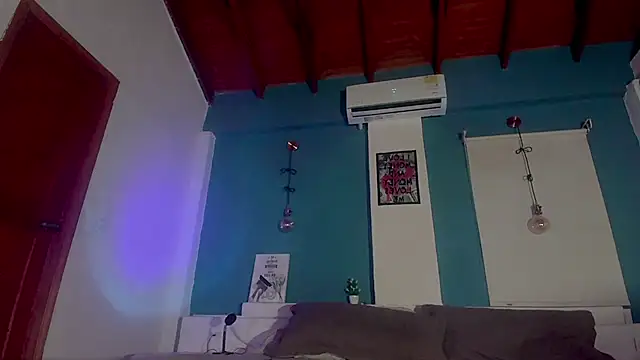 Snapshot of ariana-white- chatting on 10-22-25, 02:23 ariana-white- online show from 10-22-25, 02:23