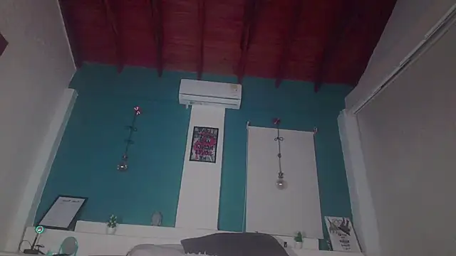 Snapshot of ariana-white- chatting on 11-20-25, 06:46 ariana-white- online show from 11-20-25, 06:46