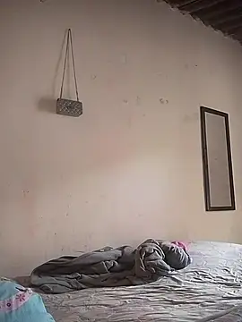 Snapshot of AlexaWarner chatting on 11-25-25, 04:07 AlexaWarner online show from 11-25-25, 04:07