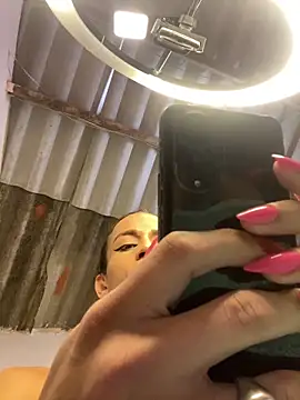 Snapshot of AlexaWarner chatting on 02-14-26, 04:04 AlexaWarner online show from 02-14-26, 04:04