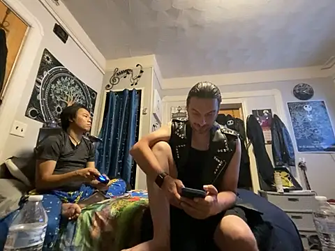 Roommatesgonewild online show from 09-11-25, 12:11