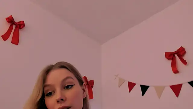MiaDavis21 online show from 12-22-24, 08:14