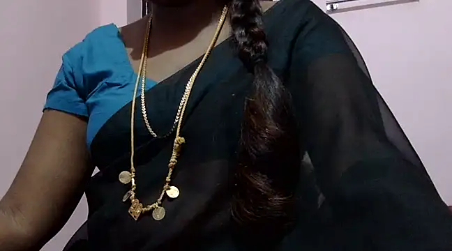 Hot akshara online show from 03-01-25, 05:38