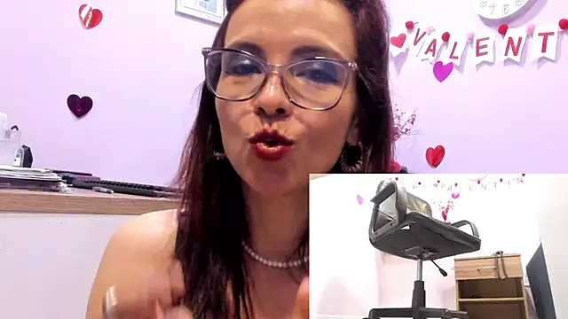 Milenahot 69  online show from 02-05-25, 02:48