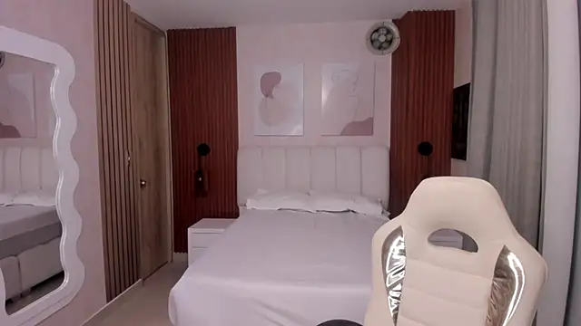 Leah Sweetie online show from 10-08-25, 10:13