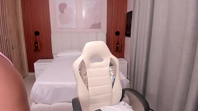 Leah Sweetie online show from 10-29-25, 10:17