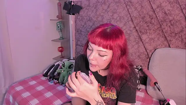 Sarah-Stoner online show from 11-24-25, 09:36