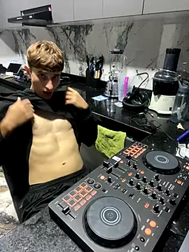 oliver Lz online show from 10-11-25, 02:55