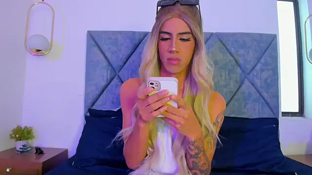 Snapshot of PersefoneWoods1 chatting on 10-23-25, 03:00 PersefoneWoods1 online show from 10-23-25, 03:00