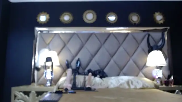 EvaBellucci  online show from 01-04-25, 12:05