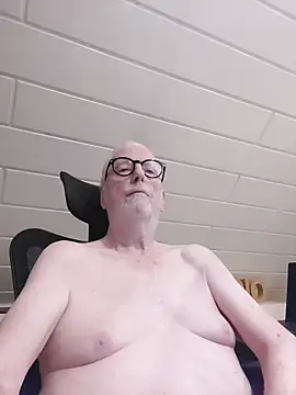 Snapshot of Greyhound70 chatting on 11-07-25, 04:51 Greyhound70 online show from 11-07-25, 04:51