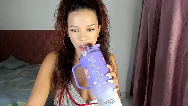 Snapshot of ateneawilliams chatting on 10-18-25, 06:16 ateneawilliams online show from 10-18-25, 06:16