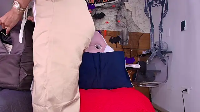 Snapshot of aisha_sh chatting on 10-17-25, 11:57 aisha sh online show from 10-17-25, 11:57