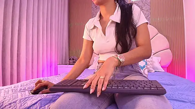 Snapshot of aisha_sh chatting on 11-01-25, 11:56 aisha sh online show from 11-01-25, 11:56