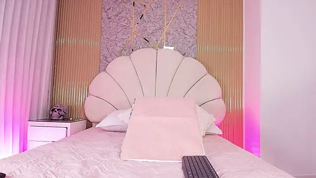 Snapshot of aisha_sh chatting on 11-04-25, 12:04 aisha sh online show from 11-04-25, 12:04