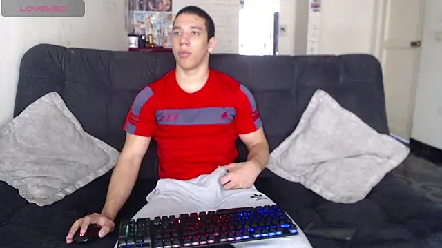 Snapshot of ethan_noir chatting on 11-06-25, 02:29 ethan noir online show from 11-06-25, 02:29