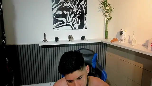 Snapshot of Daemon21 chatting on 10-13-25, 05:35 Daemon21 online show from 10-13-25, 05:35