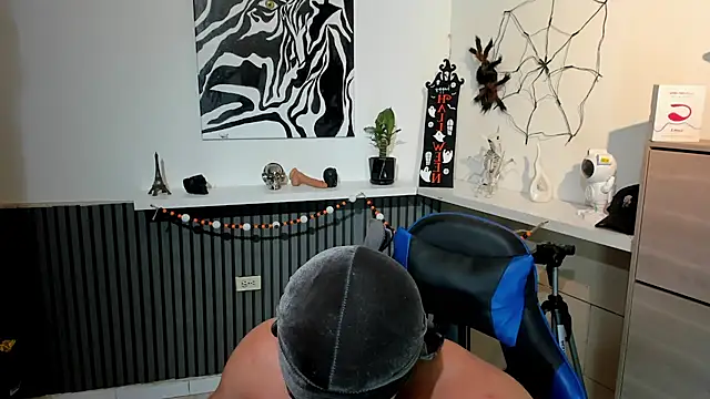 Snapshot of Daemon21 chatting on 10-21-25, 02:56 Daemon21 online show from 10-21-25, 02:56