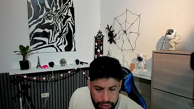 Snapshot of Daemon21 chatting on 10-24-25, 09:22 Daemon21 online show from 10-24-25, 09:22