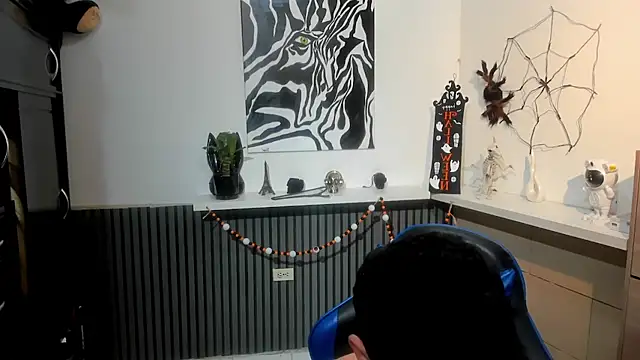 Snapshot of Daemon21 chatting on 11-08-25, 11:58 Daemon21 online show from 11-08-25, 11:58