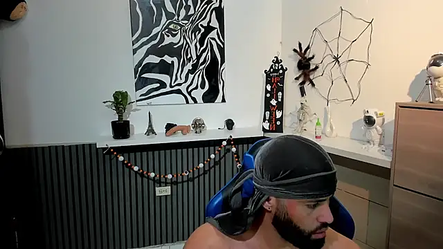 Snapshot of Daemon21 chatting on 11-10-25, 10:42 Daemon21 online show from 11-10-25, 10:42