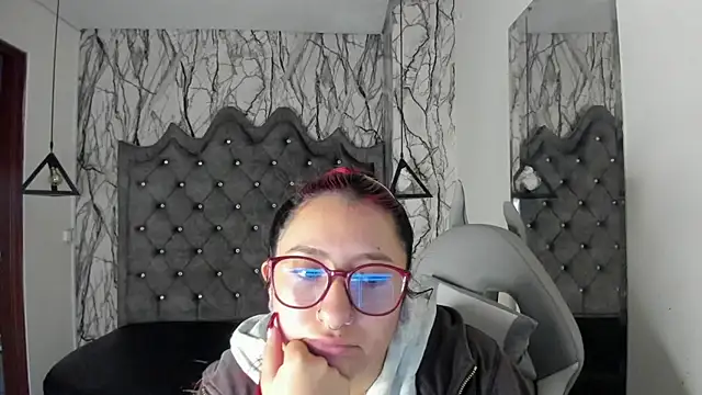 larissa01  online show from 01-11-25, 02:30