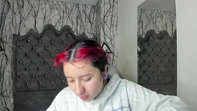 larissa01  online show from 01-14-25, 02:19
