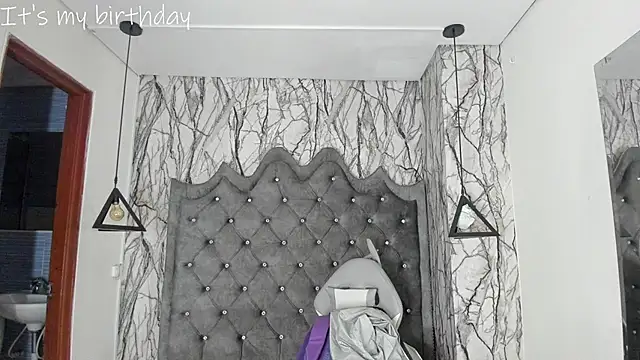 larissa01  online show from 01-17-25, 02:50