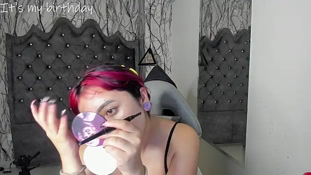 larissa01  online show from 01-19-25, 03:18