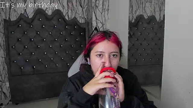 larissa01  online show from 01-22-25, 03:09