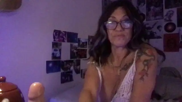 Snapshot of karrmmaa chatting on 11-14-25, 11:09 karrmmaa online show from 11-14-25, 11:09