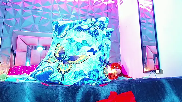 Snapshot of Doll_IvannaTs chatting on 12-22-24, 06:06 Doll IvannaTs online show from 12-22-24, 06:06