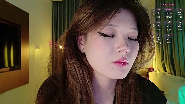 Snapshot of KitayamaChu chatting on 11-21-25, 12:26 KitayamaChu online show from 11-21-25, 12:26