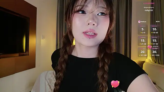 Snapshot of KitayamaChu chatting on 12-03-25, 01:09 KitayamaChu online show from 12-03-25, 01:09