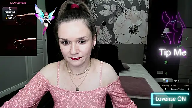 AriaGray online show from 10-17-25, 08:22