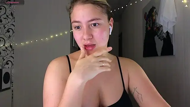 Yassyaaa online show from 01-25-25, 04:23