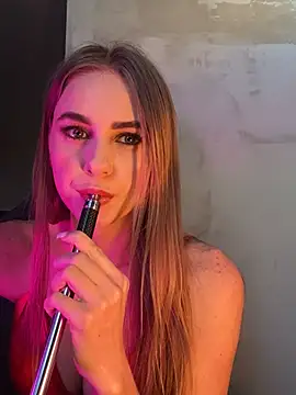 Snapshot of GraceTorrez chatting on 02-11-25, 01:41 GraceTorrez online show from 02-11-25, 01:41