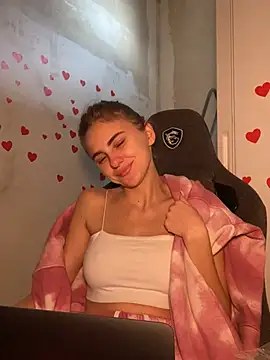 Snapshot of GraceTorrez chatting on 03-06-25, 04:41 GraceTorrez online show from 03-06-25, 04:41