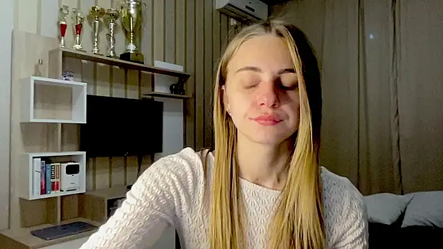 Snapshot of GraceTorrez chatting on 10-04-25, 05:22 GraceTorrez online show from 10-04-25, 05:22